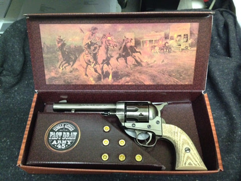 Cowboy Set - Winchester Rifle & Colt 45 replicas & Holster
